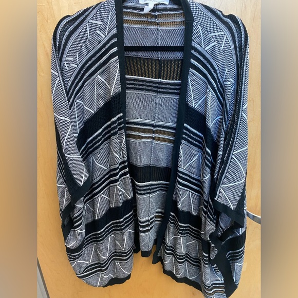 BCBGeneration - Geometric Pattern Shawl - One Size - Picture 2 of 11